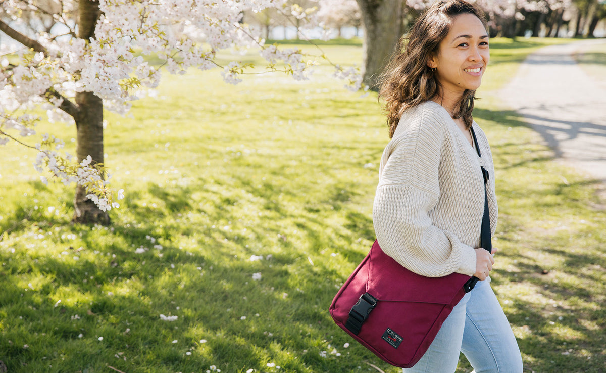 Person wearing the Medium Cafe Bag in Red Blend.