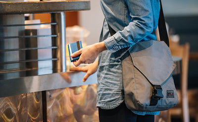 visible variant TB1279-BJ TB1279-LJ TB1279-CJ TB1279-DJ TB1279-IJ TB1279-VJ TB1279-GJ TB1279-BH TB1279-DH^^A person holding a Nik's Minimalist Wallet.