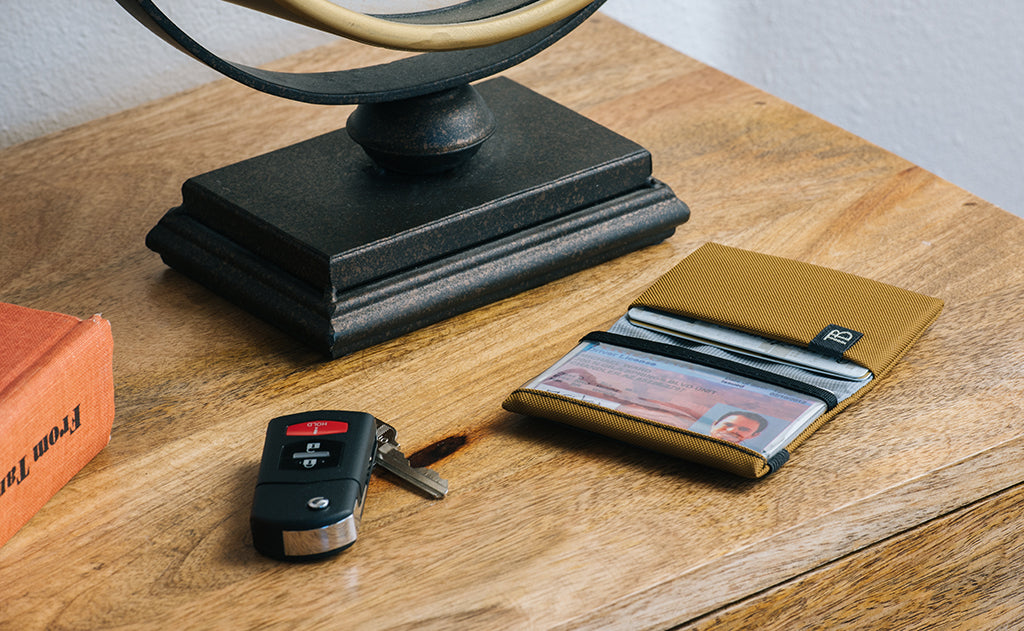 visible variant visible variant TB1278-BJ TB1278-LJ TB1278-CJ TB1278-DJ TB1278-IJ TB1278-VJ TB1278-GJ TB1278-BH TB1278-DH^^An open Nik's Minimalist Wallet.