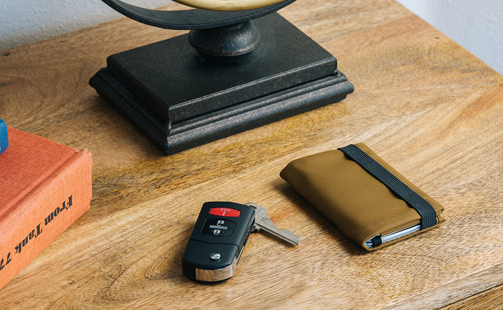 visible variant TB1278-BJ TB1278-LJ TB1278-CJ TB1278-DJ TB1278-IJ TB1278-VJ TB1278-GJ TB1278-BH TB1278-DH^^A Nik's Minimalist Wallet folded closed.