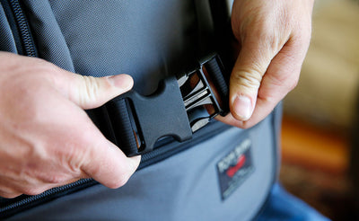 detail visible ^^ A person about to clip the buckle of the Simple Rolling Luggage Strap